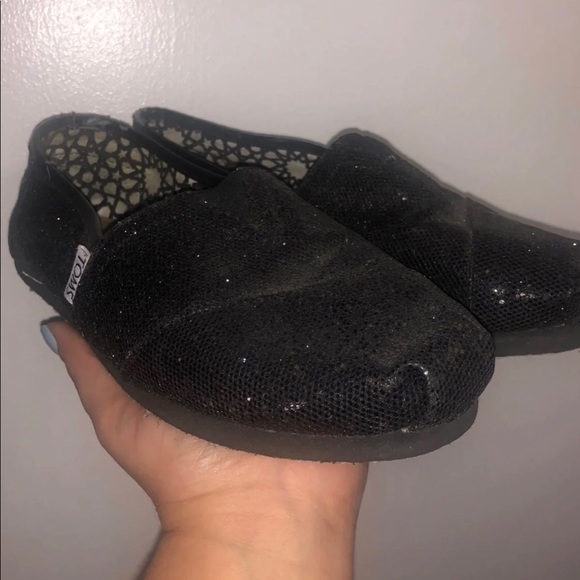 black toms shoes